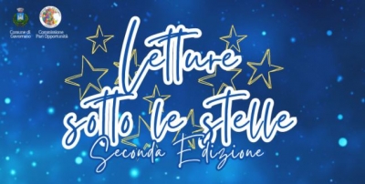 sgondo blu stellato, logo comune di gavorrano e logo commissione pari opportunità di gavorrano, scritta letture sotto le stelle seconda edizione