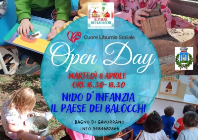 foto di bambini che giocano, scritta open day