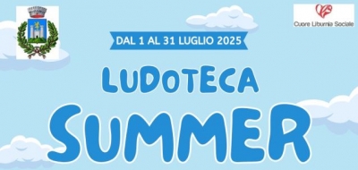 sfondo celeste con nuvole, logo comune, logo cuore liburnea, scritta ludoteca summer