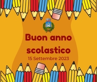 pagina gialla, matite in alto e in basso, dicitura buon anno scolastico