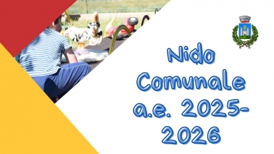 foto di bambino di spalle che gioca, scritta nido d'infanzia a.e. 2025-2026