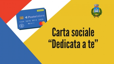 triangolo rosso, triangolo blu, immagine carta di poste italiane, logo del comune di gavorrano, scritta "carta sociale dedicata a te" su sfondo giallo
